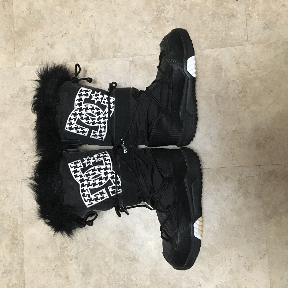 DC Women Chalet Boots